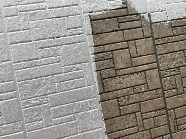 草加市長栄　サイディング外壁下塗り